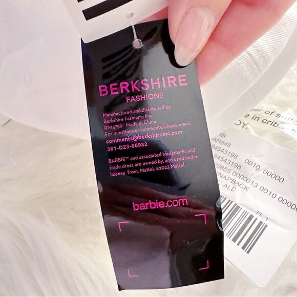 ɴᴡᴛ ʙᴀʀʙɪᴇ x ᴜᴏ ꜱɴᴀᴘʙᴀᴄᴋ ʟᴏɢᴏ ʜᴀᴛ - Picture 15 of 17